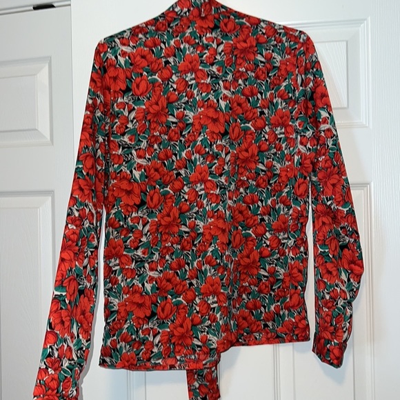 🌷Red Tulips Blouse - Picture 5 of 8